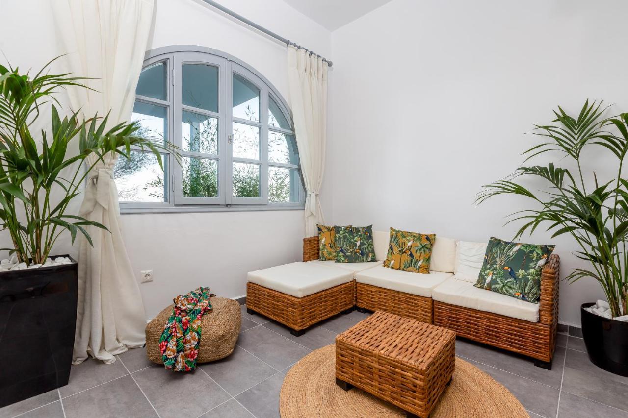 סנטוריני Divino Suites (Adults Only) מראה חיצוני תמונה